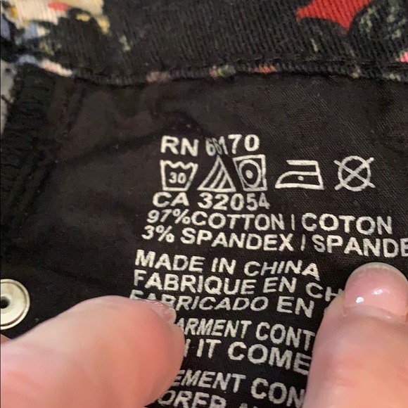 BDG Floral Ankle Jeans - Picture 4 of 8